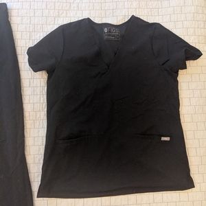 Figs medium scrub top